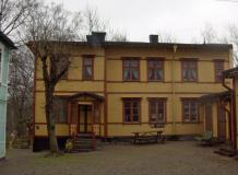 Visa Bilder av bevarade byggnader och trappor från gamla Hagalund
